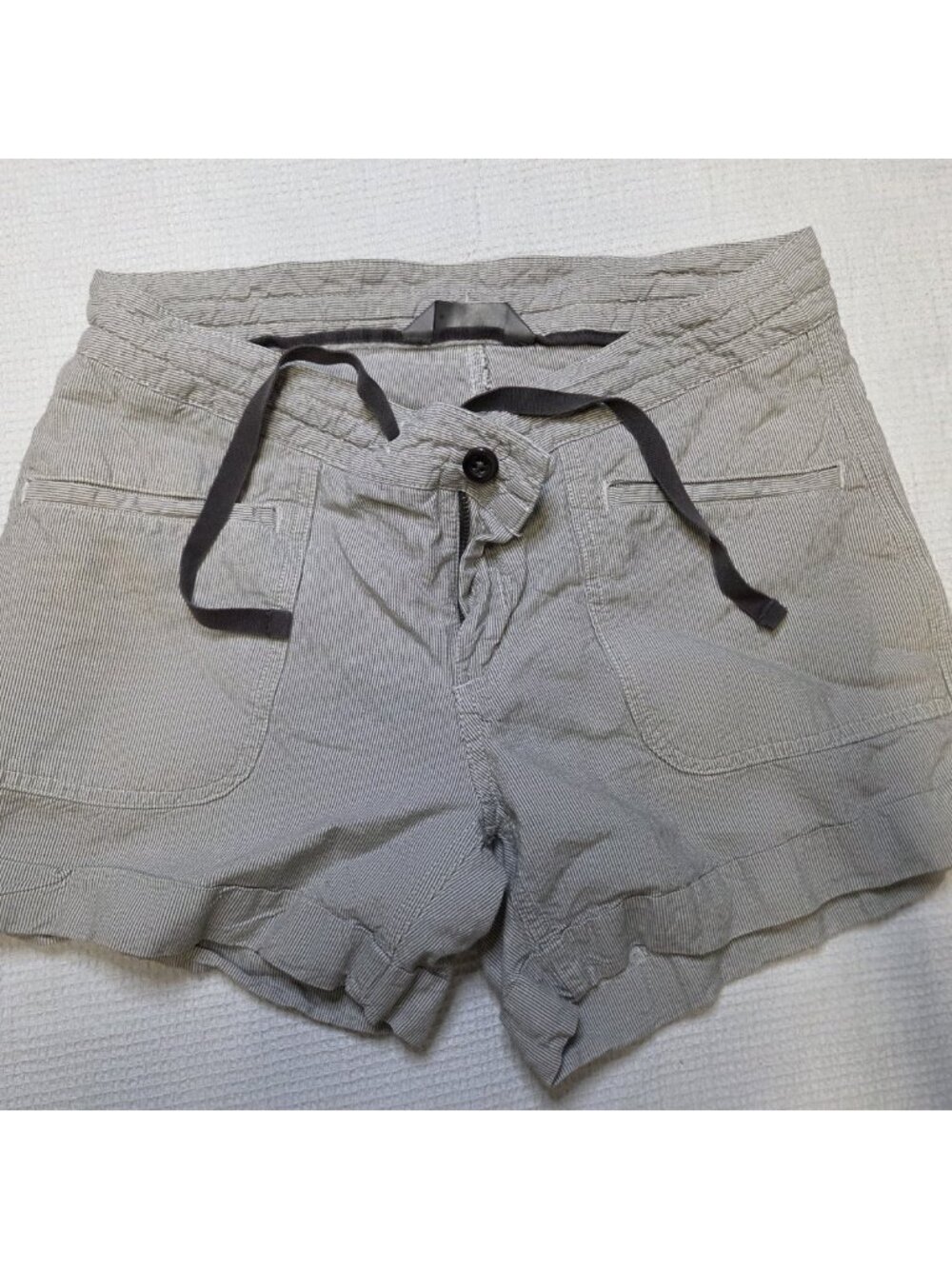 The North Face Drawstring Hiking Cuffed Shorts Womens Sz 8 Pinstripe Gray 4"insm